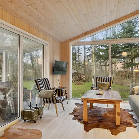 Cosy Private 800 M From The